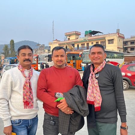 Hotel Middle Point Pvt Ltd Pokhara Bagian luar foto