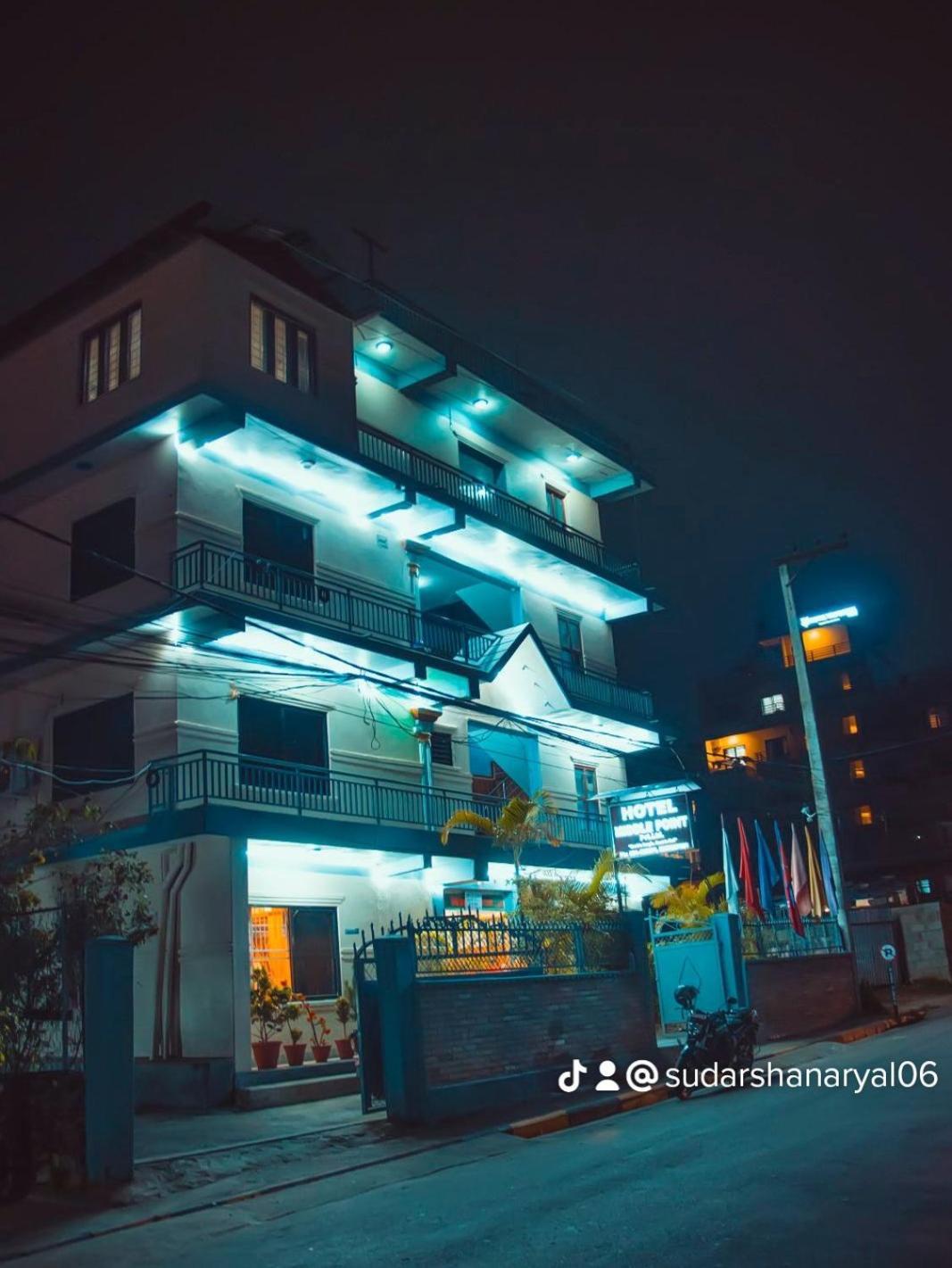 Hotel Middle Point Pvt Ltd Pokhara Bagian luar foto
