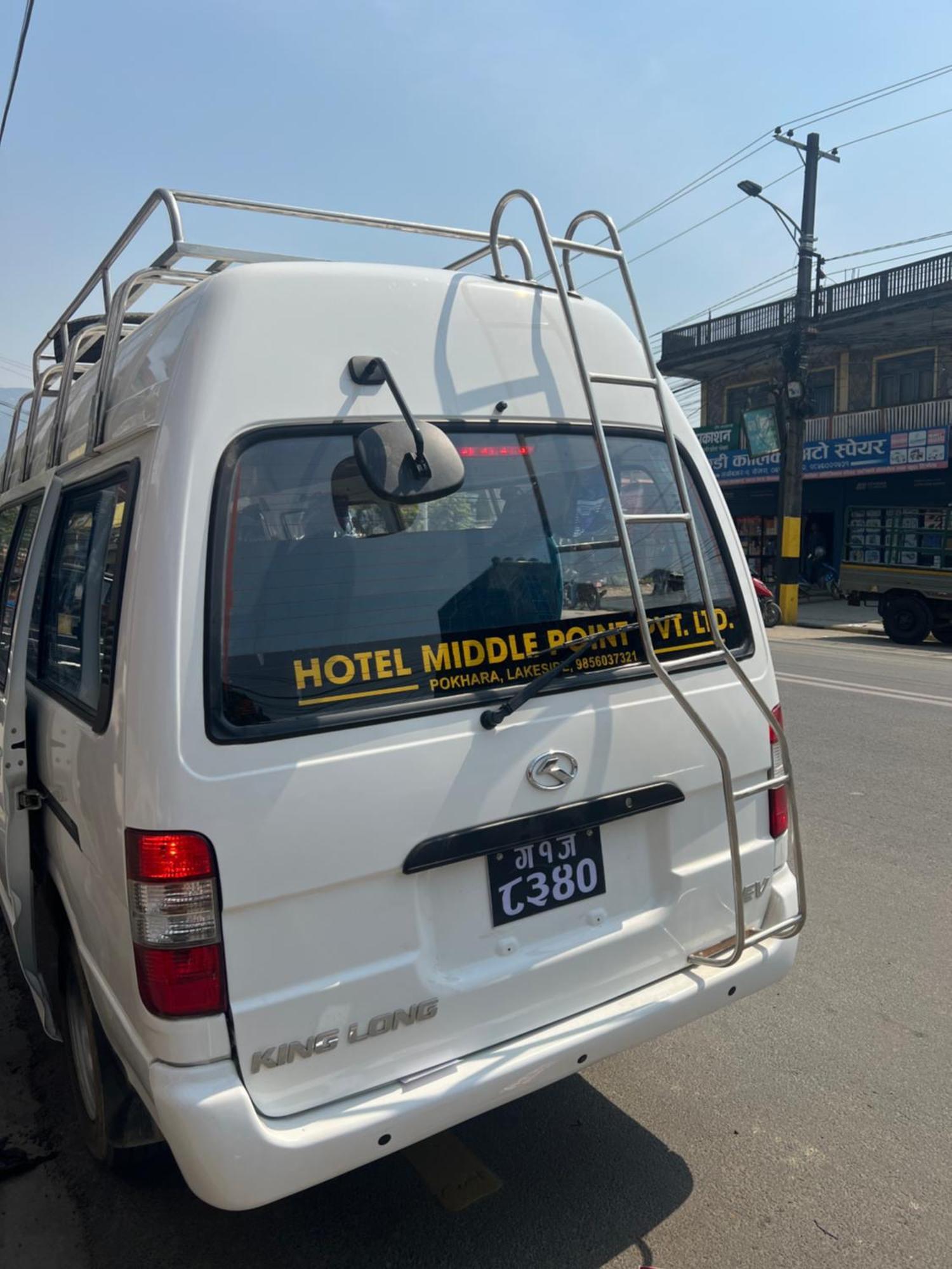 Hotel Middle Point Pvt Ltd Pokhara Bagian luar foto