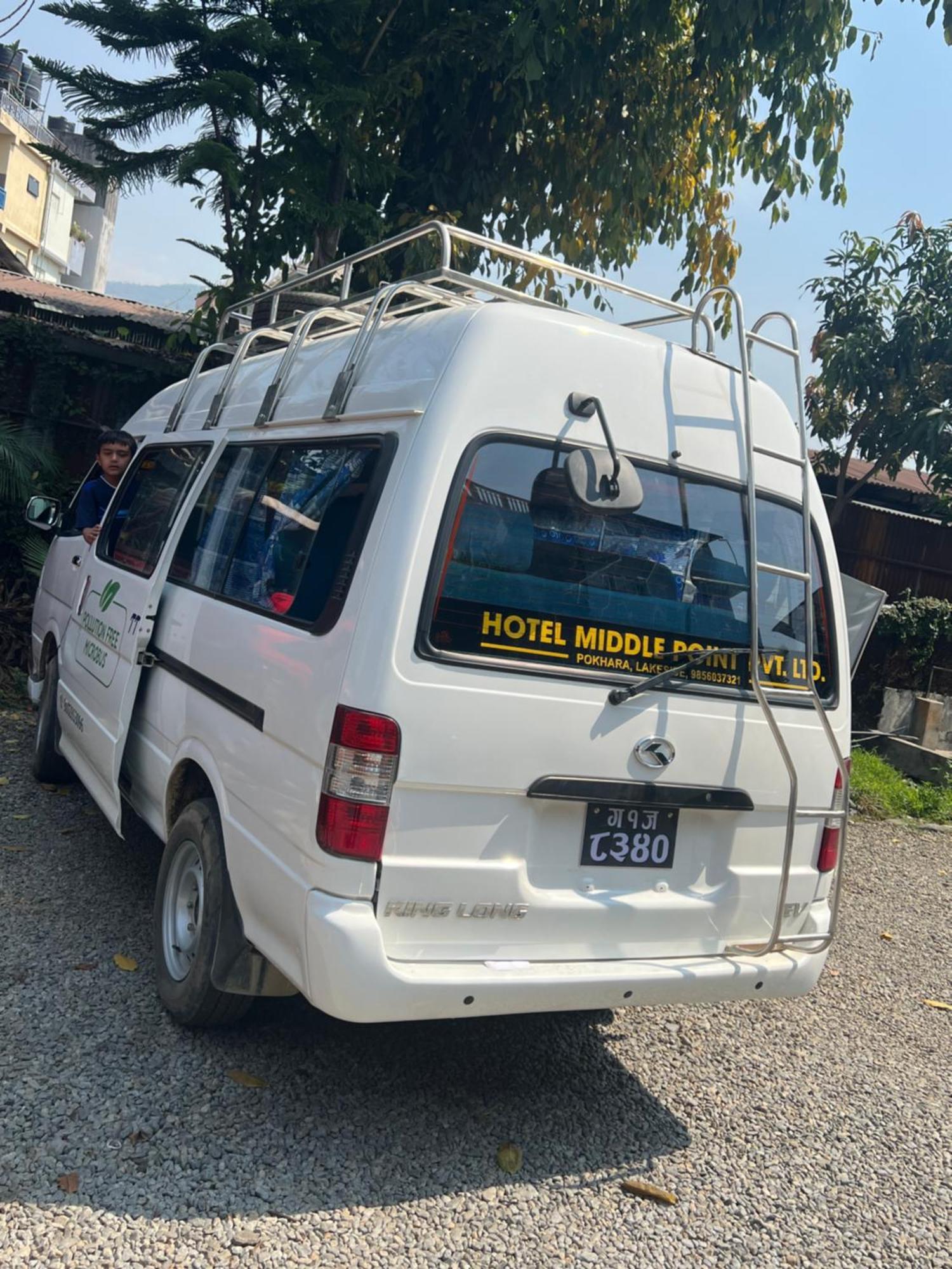 Hotel Middle Point Pvt Ltd Pokhara Bagian luar foto