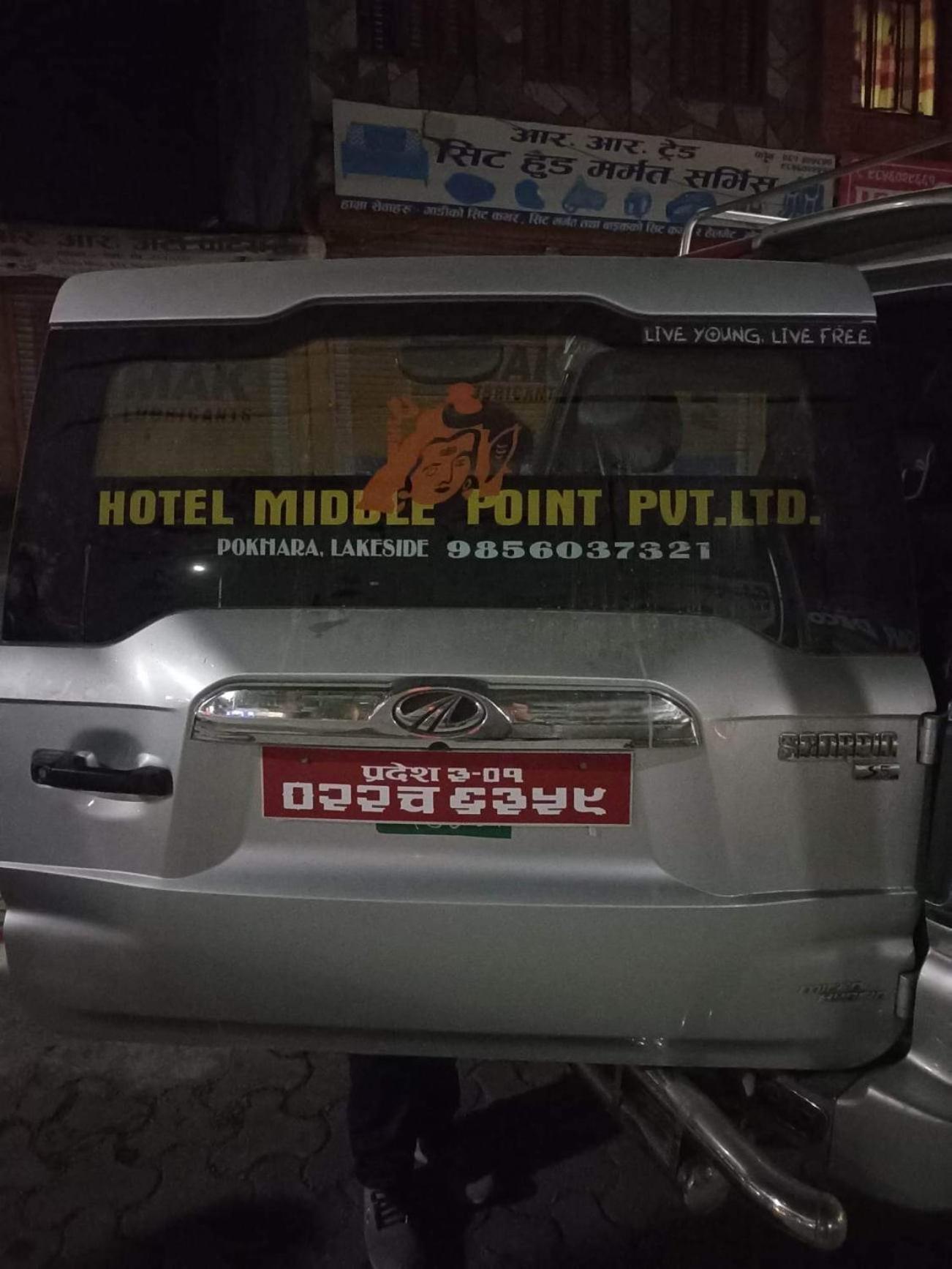 Hotel Middle Point Pvt Ltd Pokhara Bagian luar foto