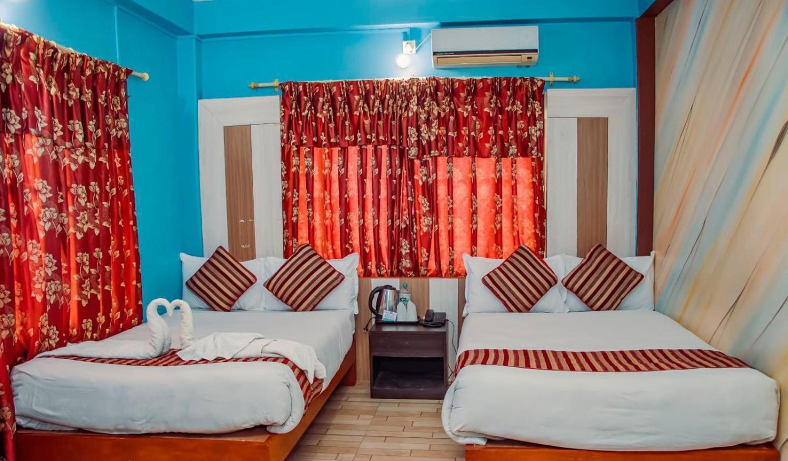 Hotel Middle Point Pvt Ltd Pokhara Bagian luar foto