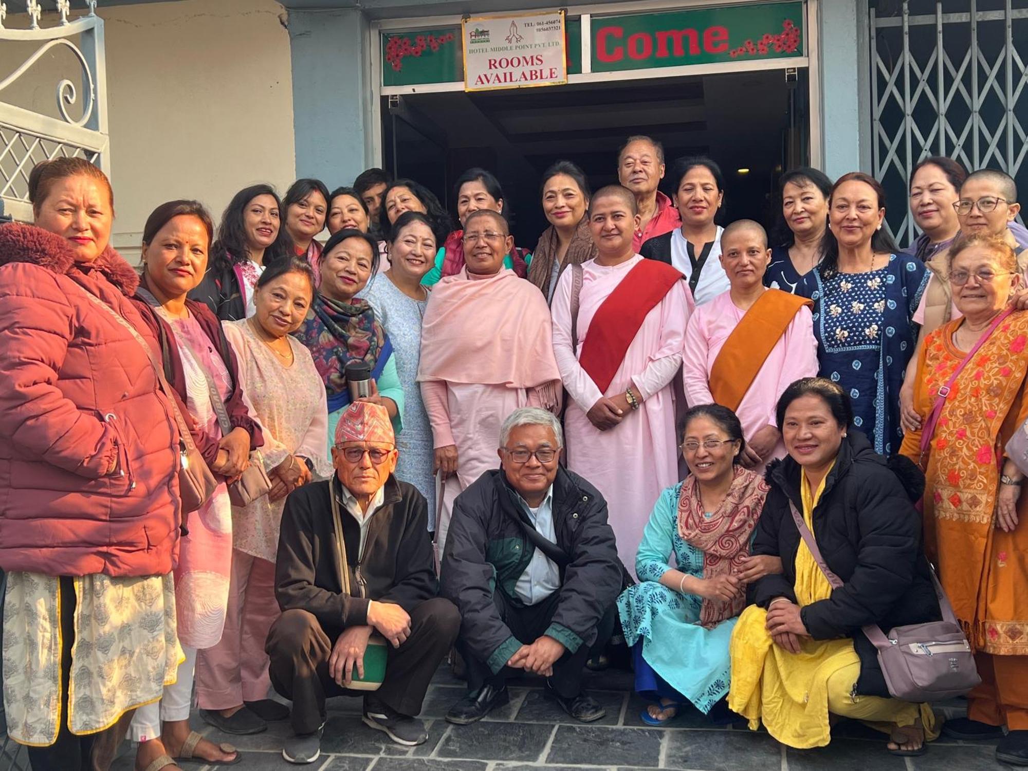 Hotel Middle Point Pvt Ltd Pokhara Bagian luar foto