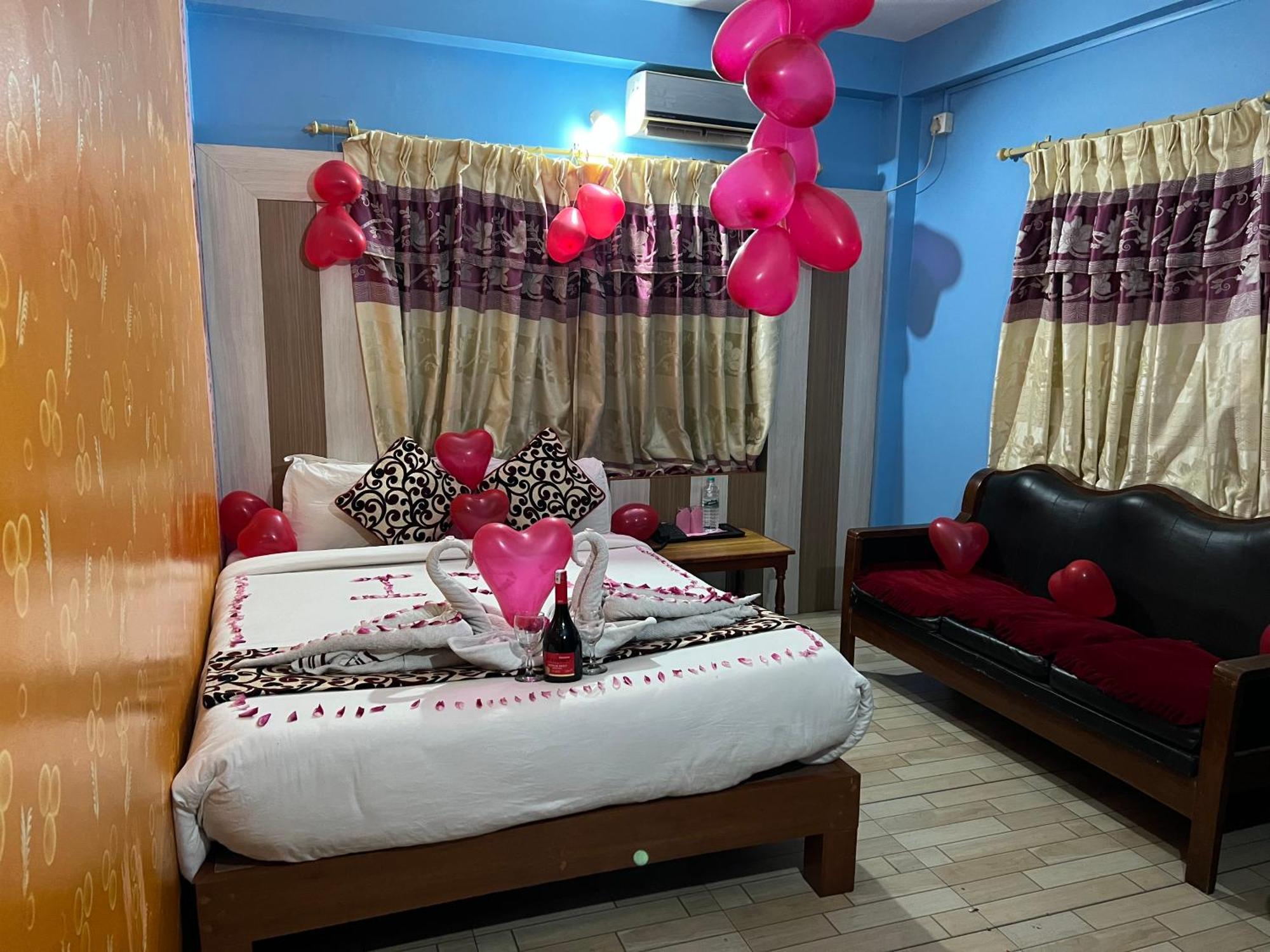 Hotel Middle Point Pvt Ltd Pokhara Bagian luar foto