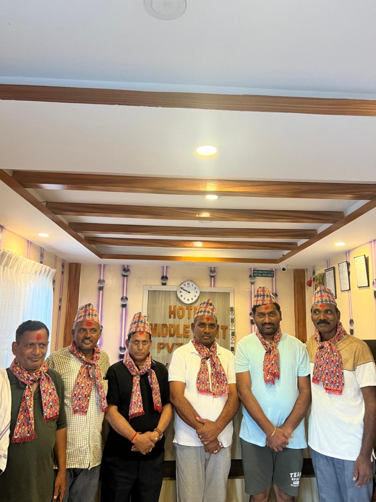 Hotel Middle Point Pvt Ltd Pokhara Bagian luar foto