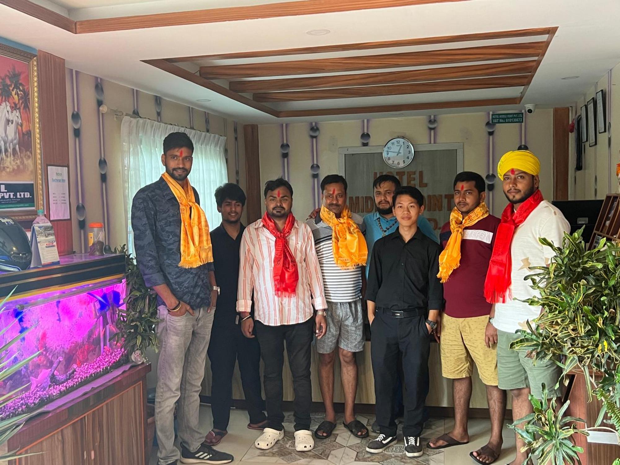 Hotel Middle Point Pvt Ltd Pokhara Bagian luar foto